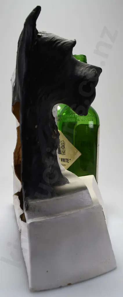 BLACK & WHITE WHISKY FIGURE Image 1++