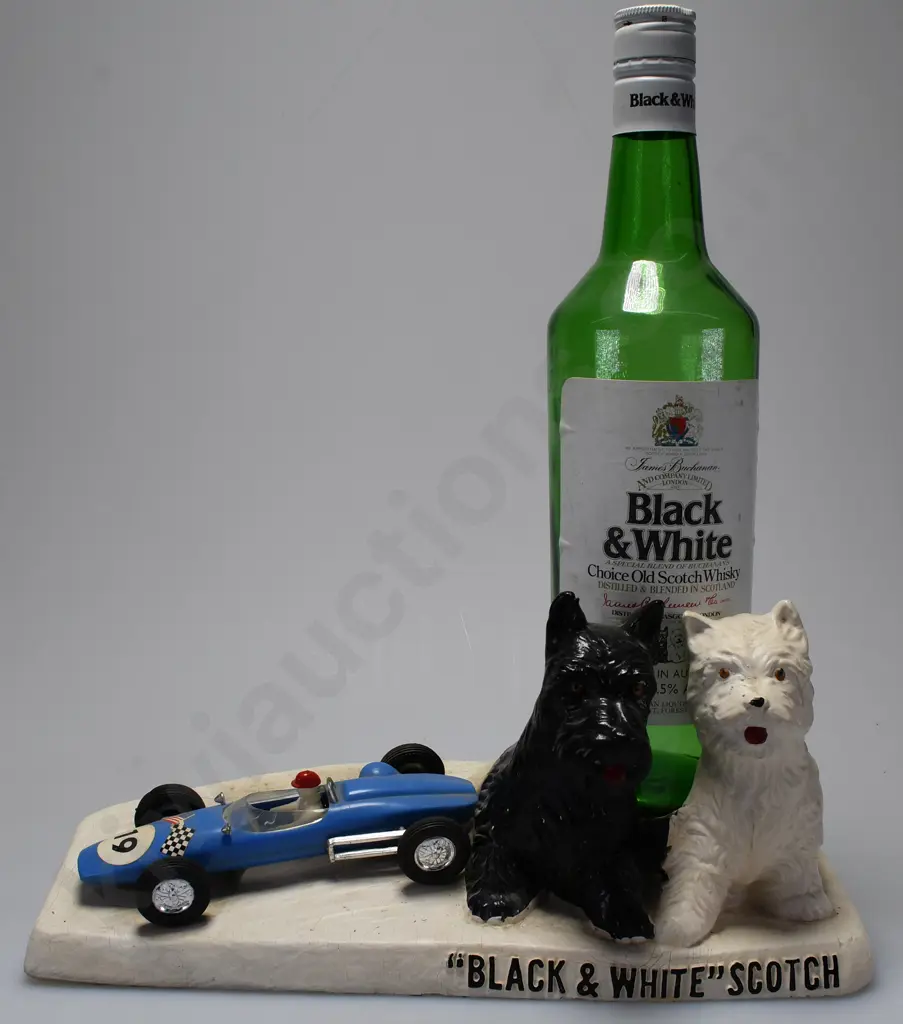 BLACK & WHITE WHISKY FIGURE Image 1++