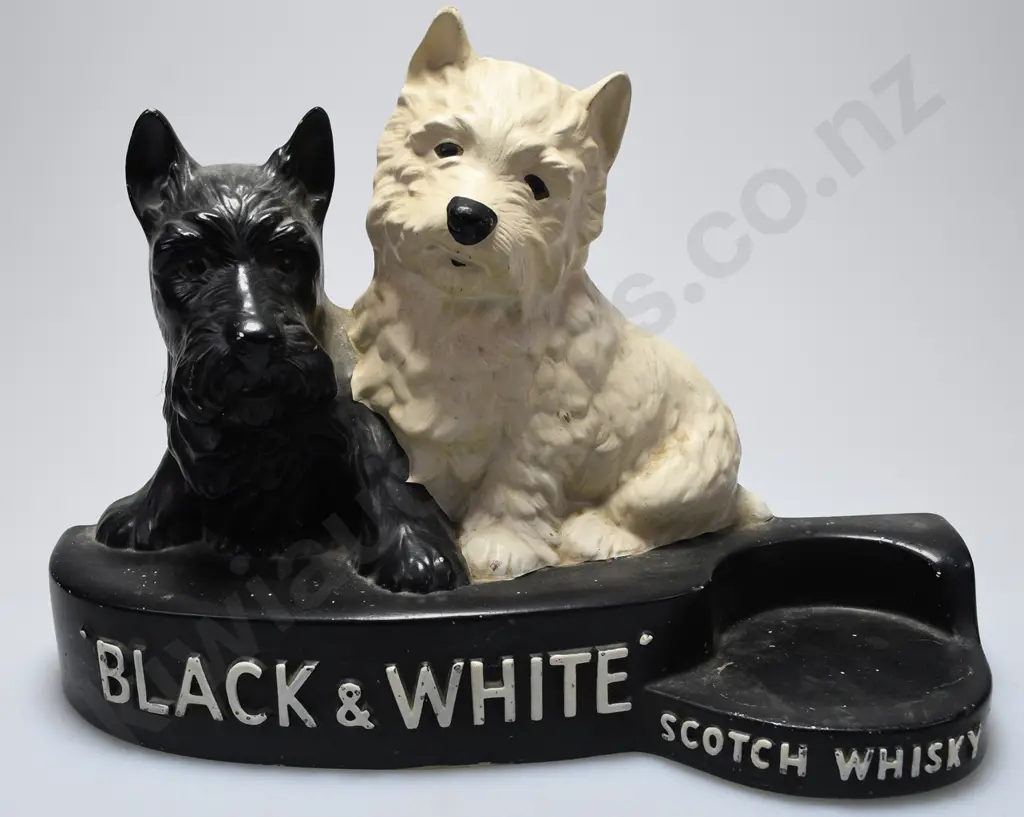 BLACK & WHITE WHISKY ADVERTISING FIGURE Image 1++