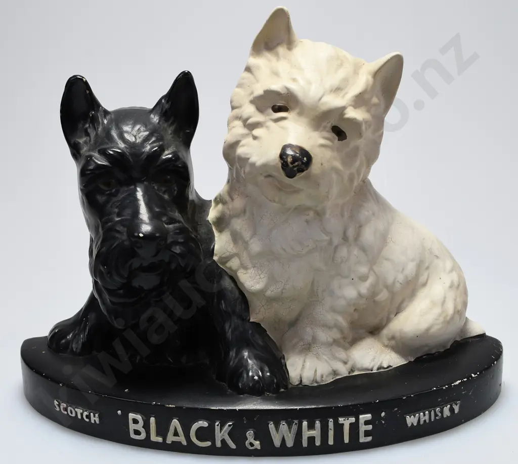 BLACK & WHITE WHISKY ADVERTISING FIGURE Image 1++