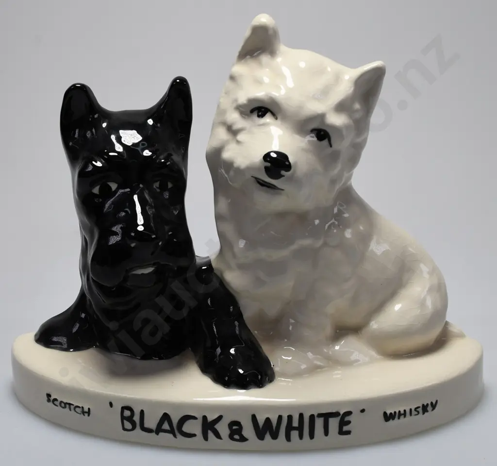 BLACK & WHITE WHISKY ADVERTISING FIGURE Image 1++