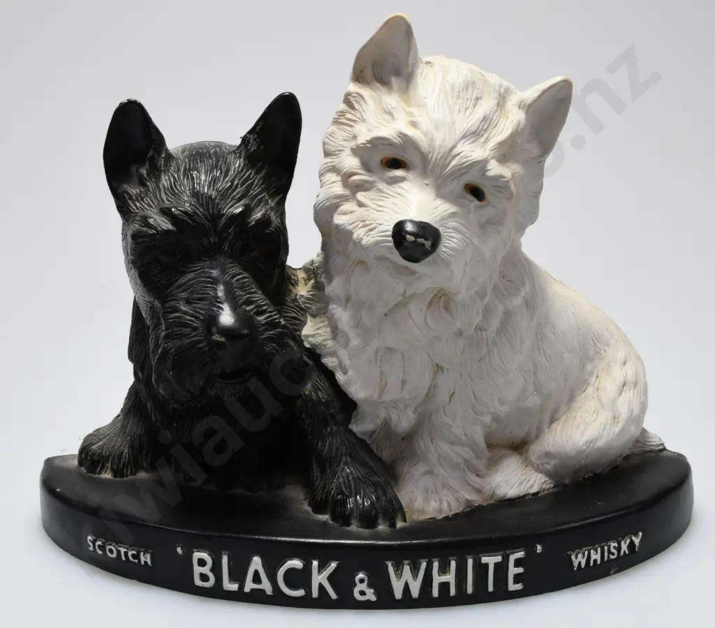 BLACK & WHITE WHISKY ADVERTISING FIGURE Image 1++