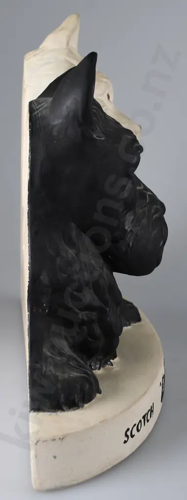 BLACK & WHITE WHISKY ADVERTISING FIGURE Image 1++
