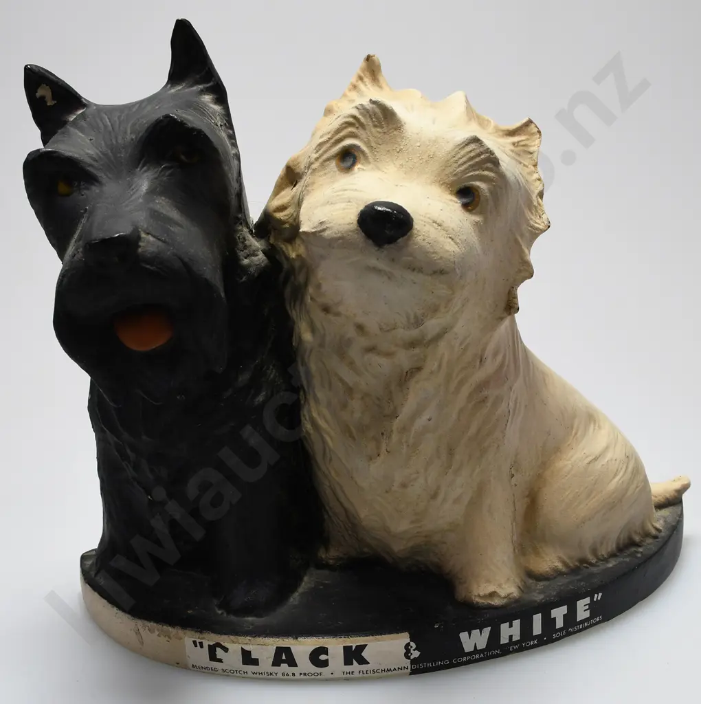 BLACK & WHITE WHISKY ADVERTISING FIGURE Image 1++