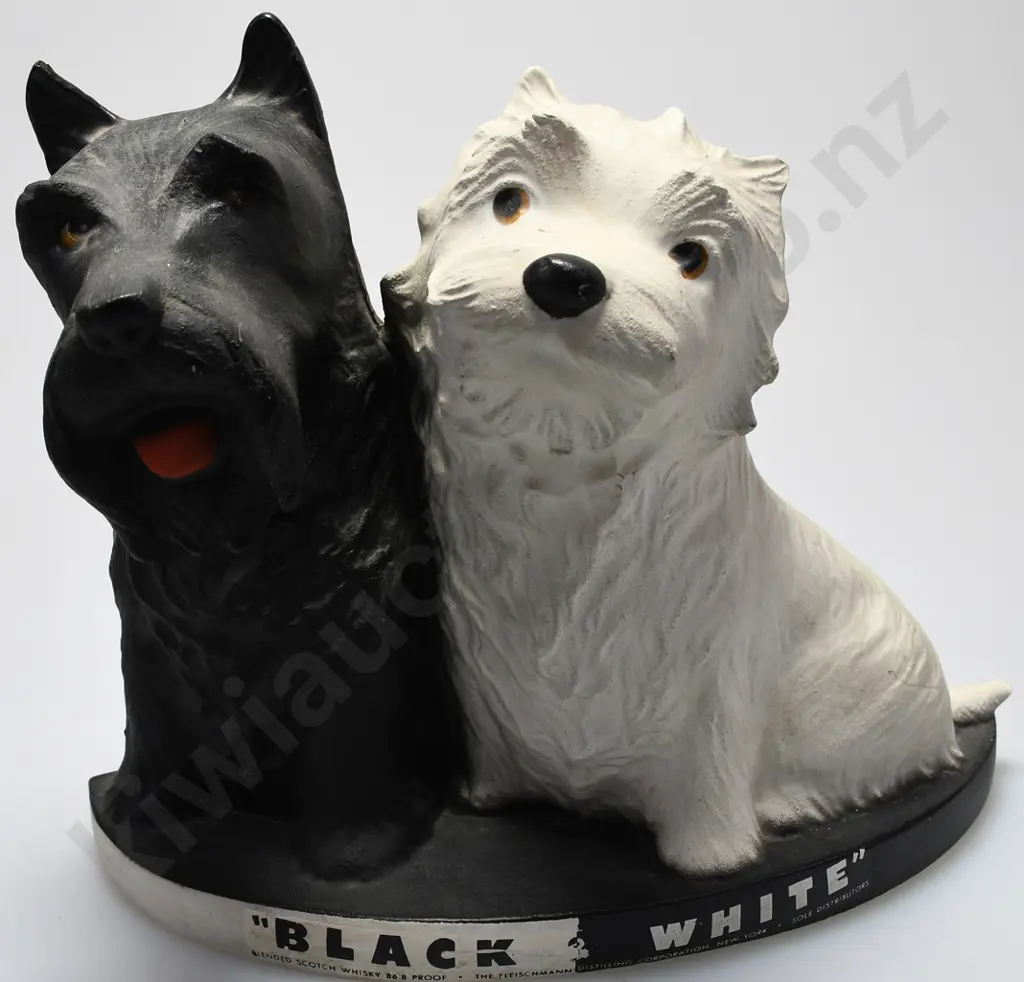 BLACK & WHITE WHISKY ADVERTISING FIGURE Image 1++