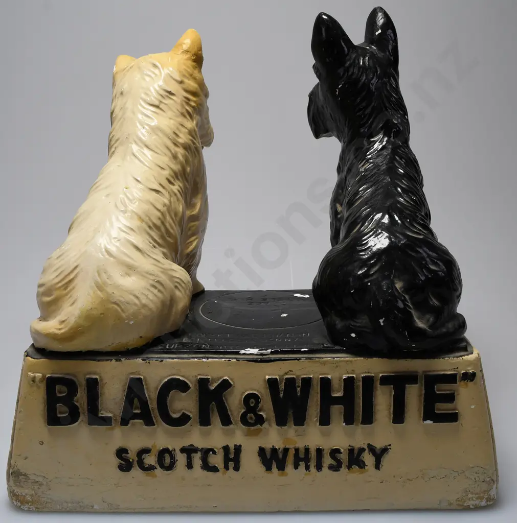 BLACK & WHITE WHISKY ADVERTISING FIGURE Image 1++