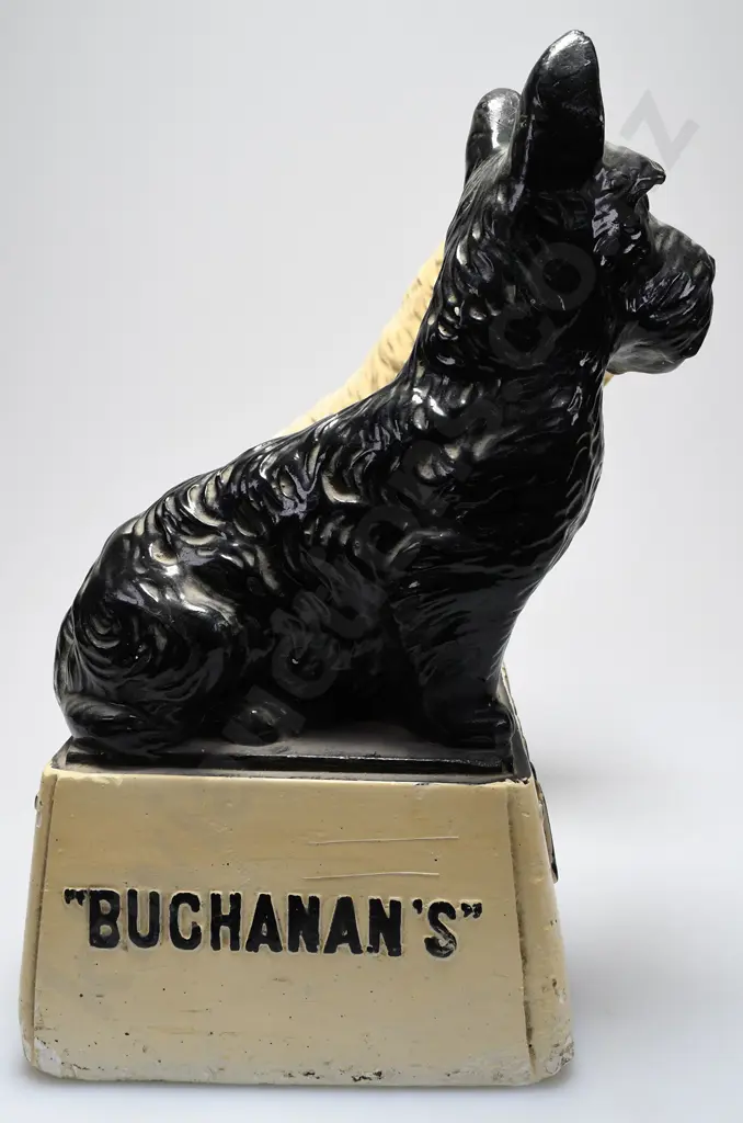BLACK & WHITE WHISKY ADVERTISING FIGURE Image 1++