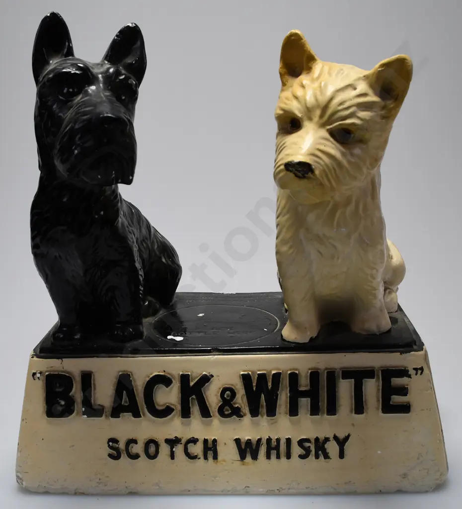 BLACK & WHITE WHISKY ADVERTISING FIGURE Image 1++