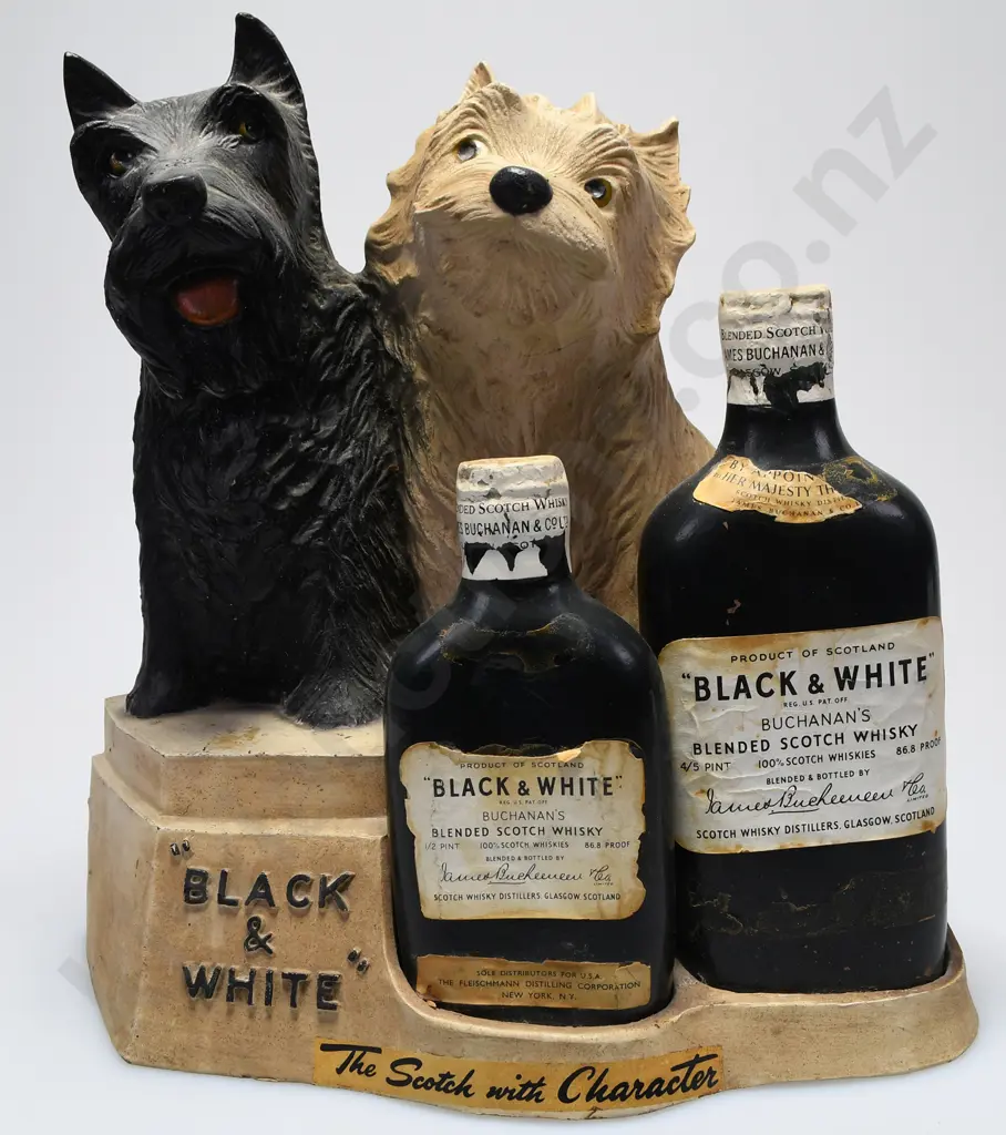 BLACK & WHITE WHISKY ADVERTISING FIGURE Image 1++