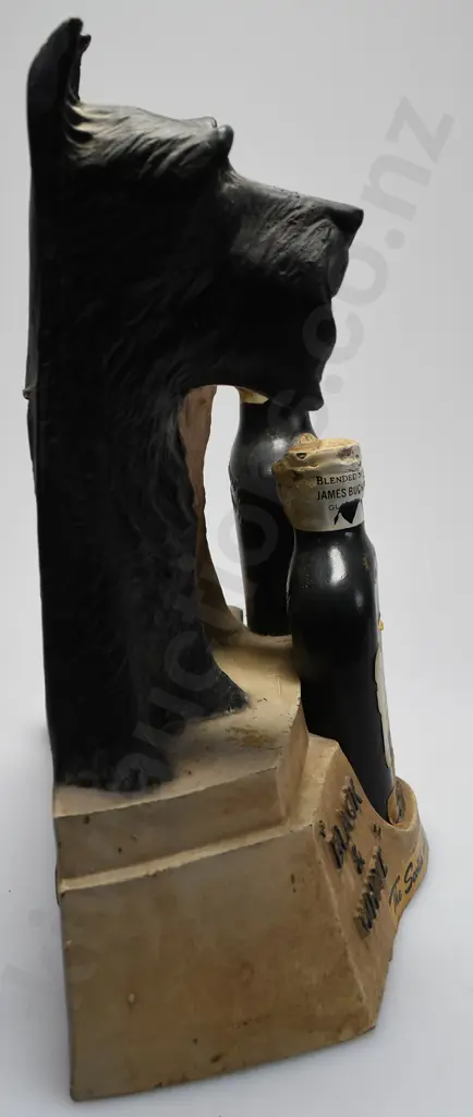 BLACK & WHITE WHISKY ADVERTISING FIGURE Image 1++