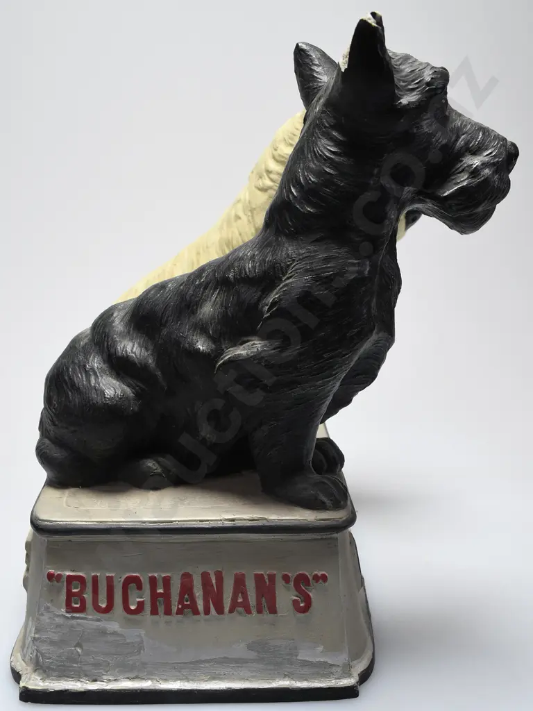 BLACK & WHITE WHISKY FIGURE Image 1++