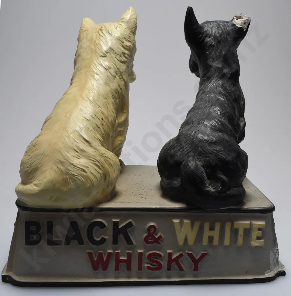 BLACK & WHITE WHISKY FIGURE Image 1++