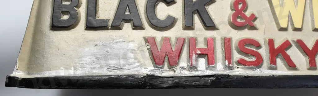 BLACK & WHITE WHISKY FIGURE Image 1++
