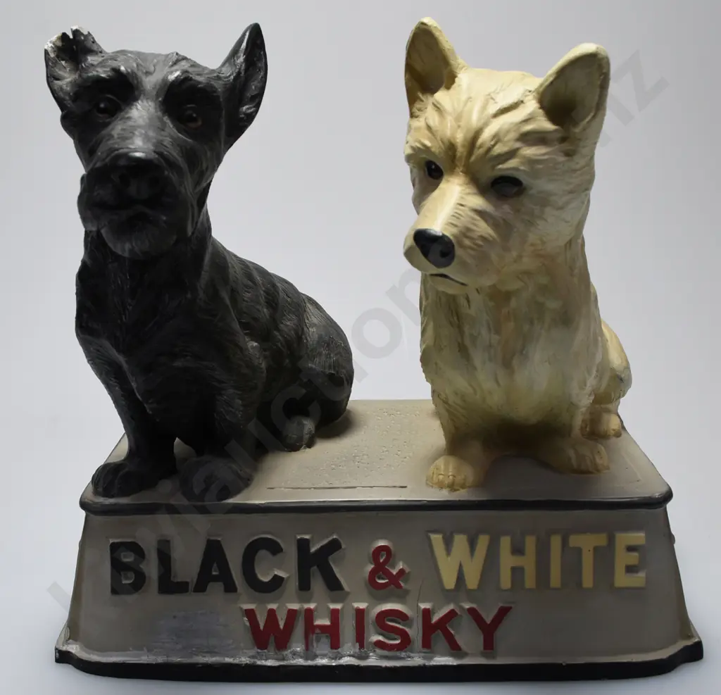 BLACK & WHITE WHISKY FIGURE Image 1++