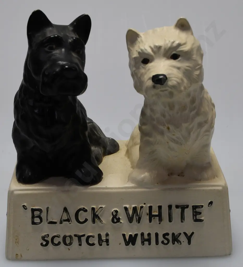 BLACK & WHITE WHISKY FIGURE Image 1++