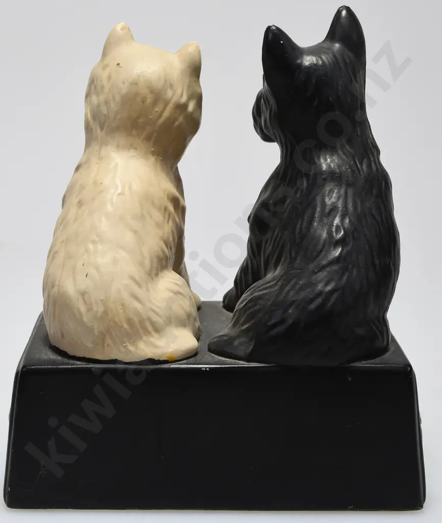 BLACK & WHITE WHISKY FIGURE Image 1++