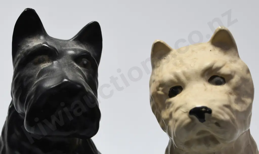 BLACK & WHITE WHISKY FIGURE Image 1++