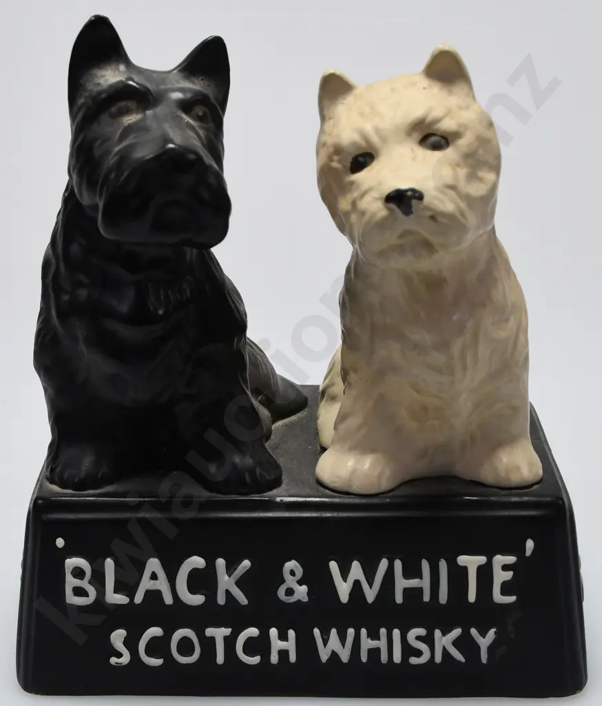 BLACK & WHITE WHISKY FIGURE Image 1++