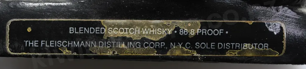 BLACK & WHITE WHISKY FIGURE Image 1++