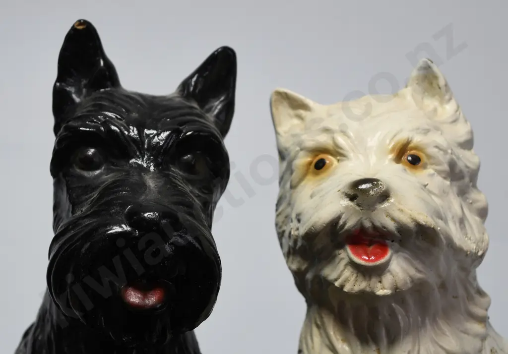 BLACK & WHITE WHISKY FIGURE Image 1++
