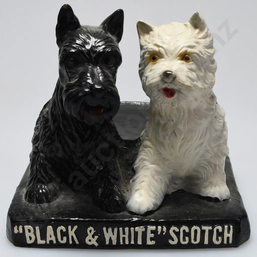 BLACK & WHITE WHISKY FIGURE Image 1++