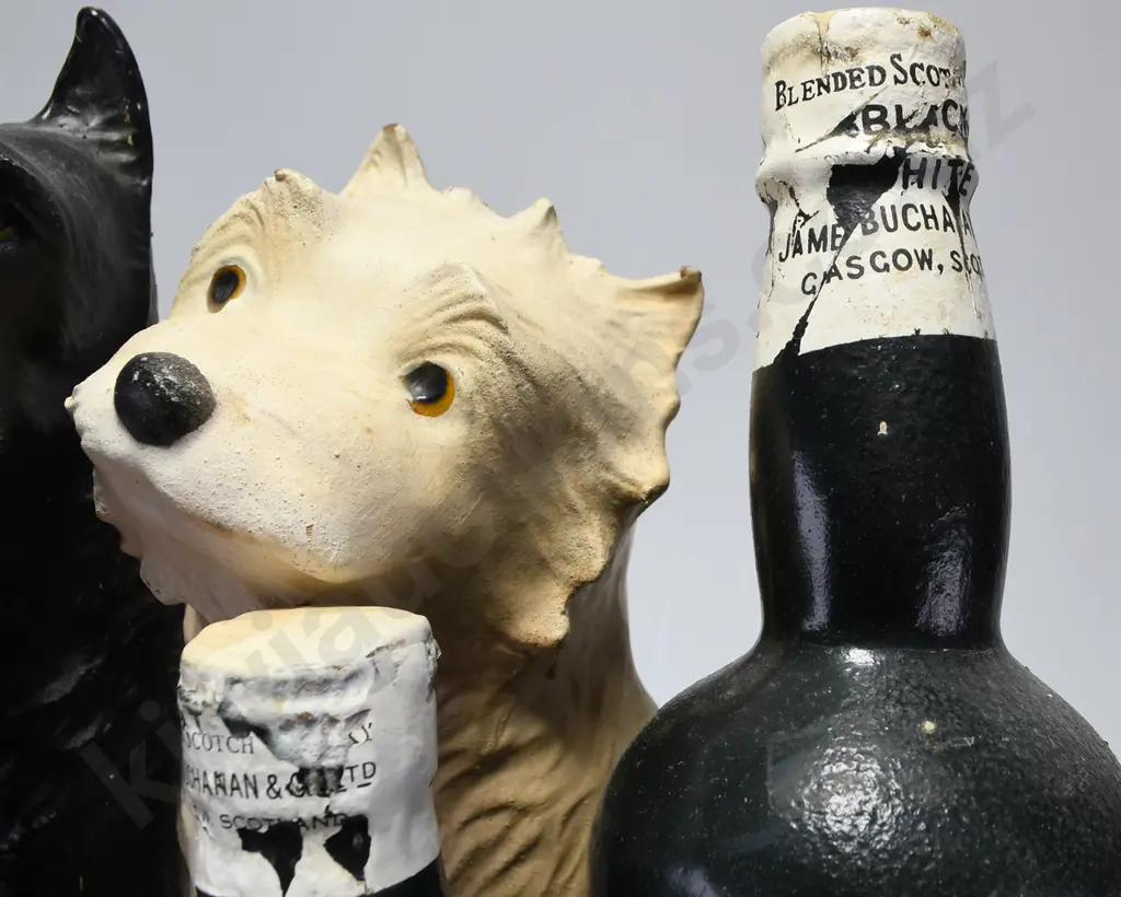 BLACK & WHITE WHISKY FIGURE Image 1++