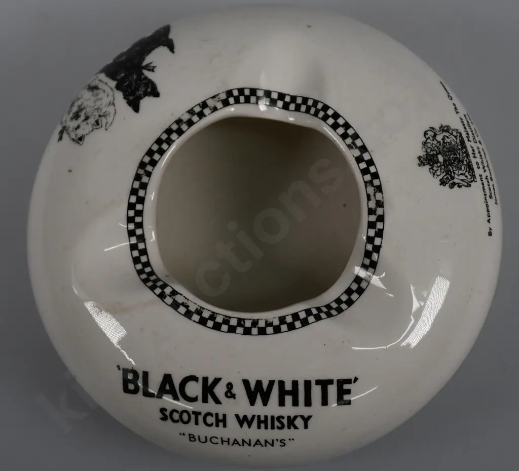 BLACK & WHITE BEEHIVE WHISKY ASHTRAY Image 1++