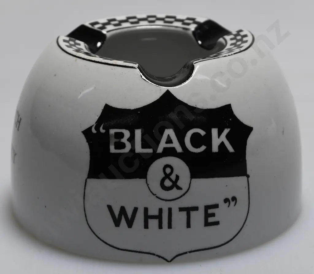 BLACK & WHITE BEEHIVE WHISKY ASHTRAY Image 1++