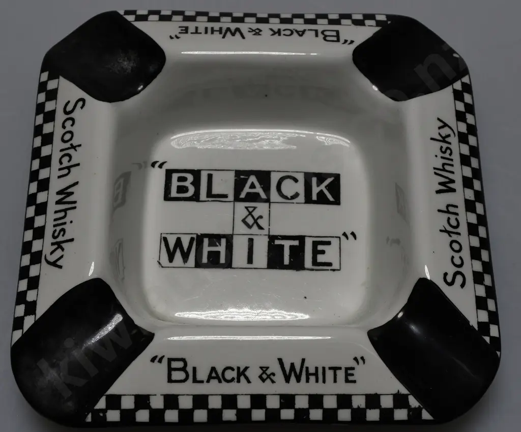 BLACK & WHITE ASHTRAYS Image 1++