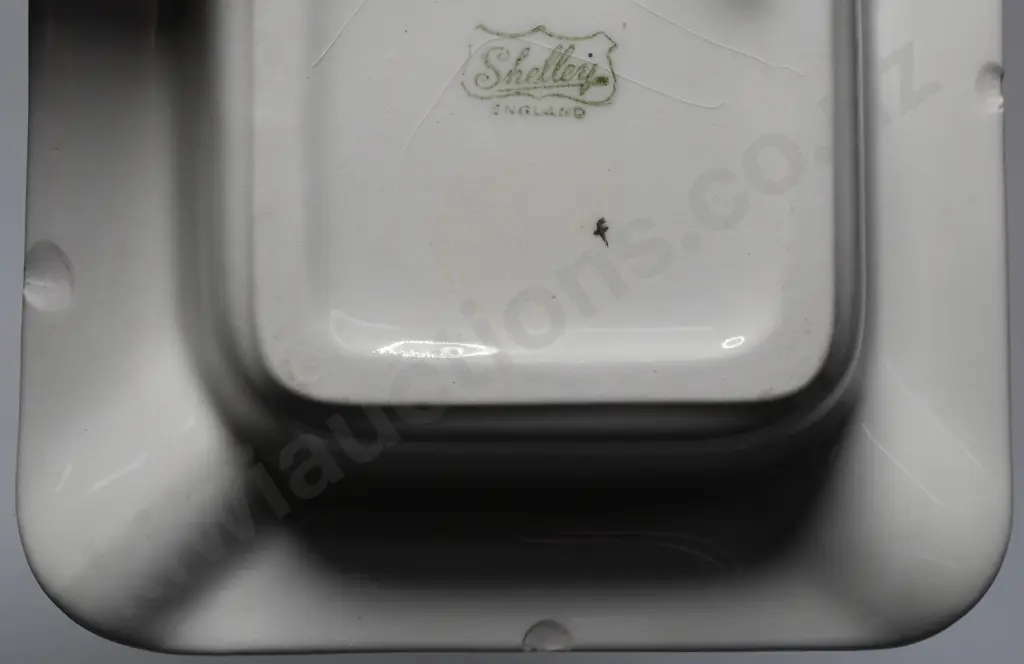 BLACK & WHITE ASHTRAYS Image 1++