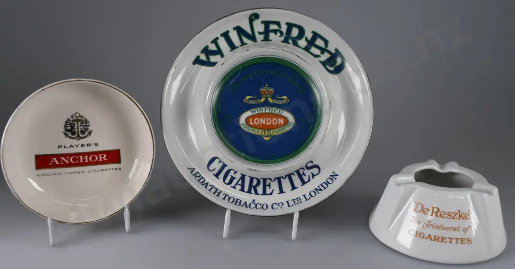 PLAYERS / WINFRED /De RESZKE  CIGARETTE ADVERTISING ASHTRAYS Image 1++