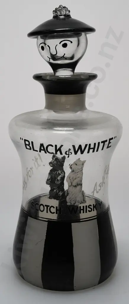 BLASCK & WHITE WHISKY DECANTER Image 1++