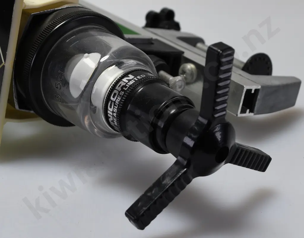 BLACK & WHITE BOTTLE HOLDER / NIP DISPENSER Image 1++