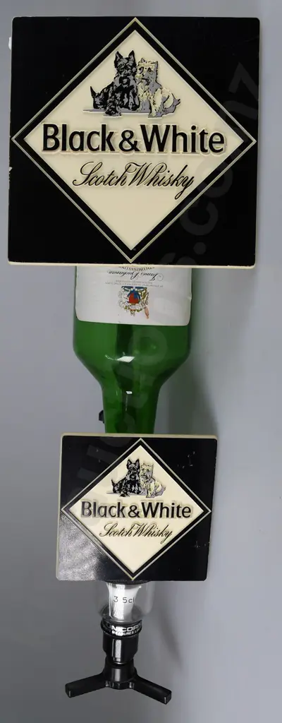 BLACK & WHITE BOTTLE HOLDER / NIP DISPENSER Image 1++