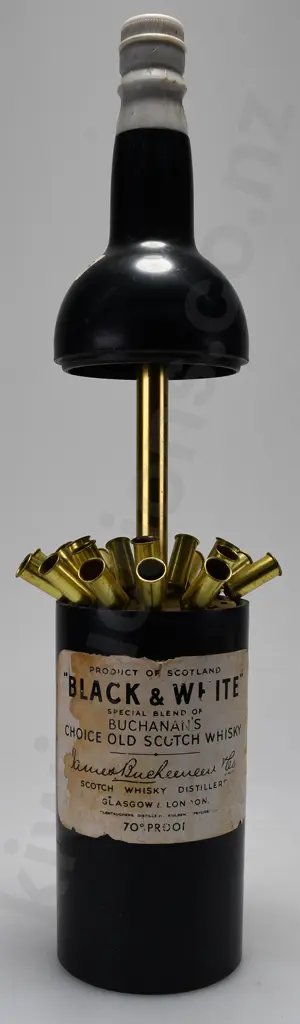 BLACK & WHITE CIGARETTE DISPENSER Image 1++