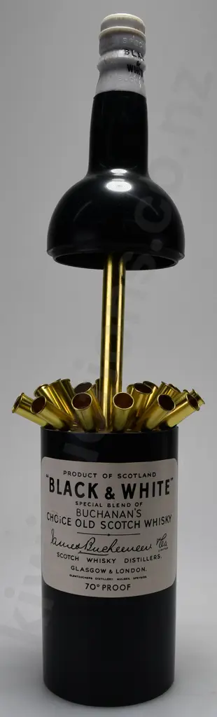 BLACK & WHITE MUSICAL CIGARETTE DISPENSER & LIGHTER Image 1++