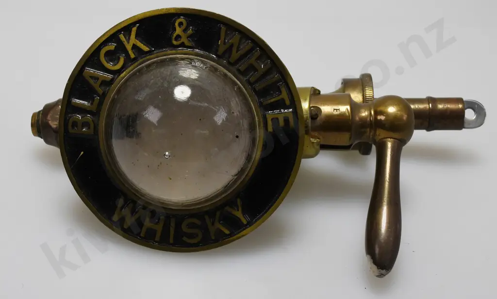 BLACK & WHITE NIP DISPENSER Image 1++
