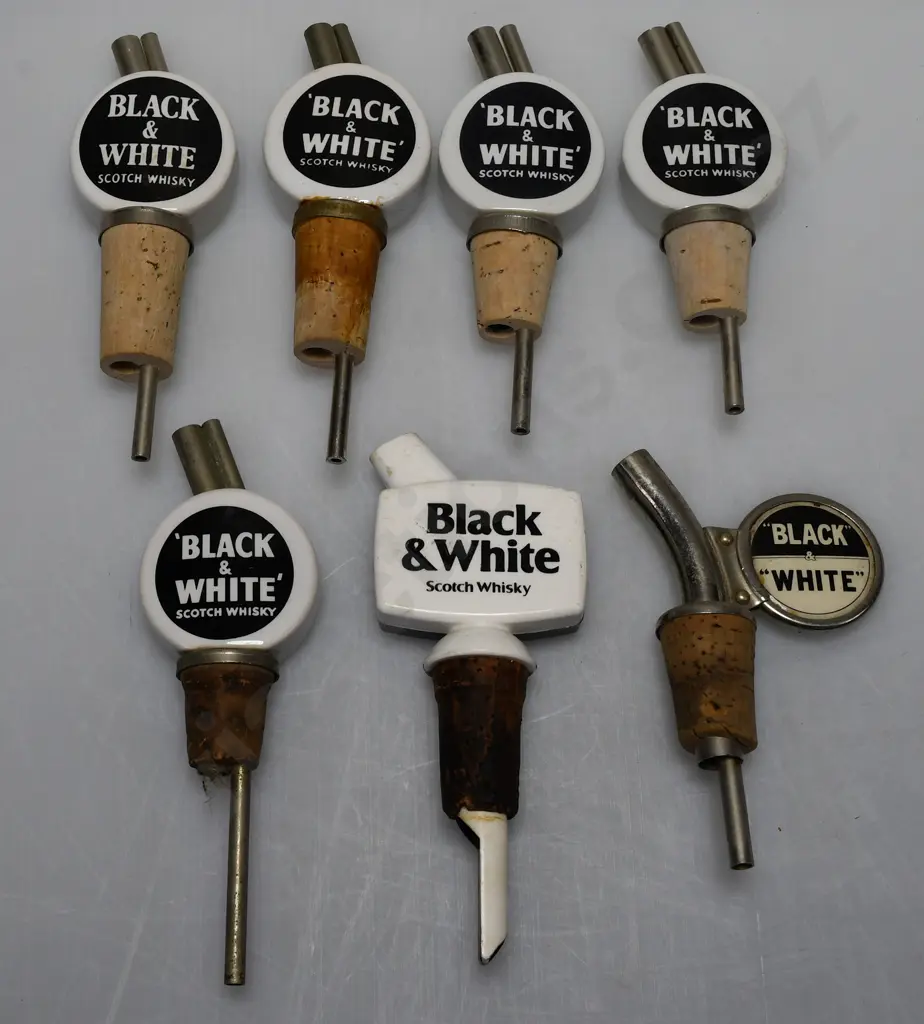 BLACK & WHITE WHISKY NIP POURERS Image 1++