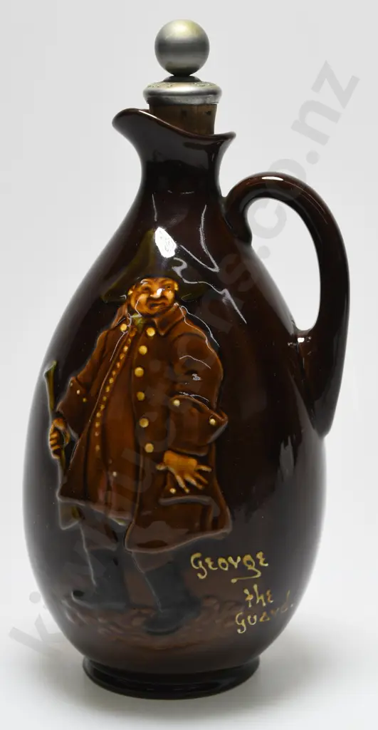 ROYAL DOULTON KINGSWARE GEORGE THE GUARD Image 1++