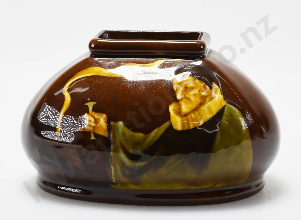 ROYAL DOULTON KINGSWARE MATCHSTRIKER Image 1++