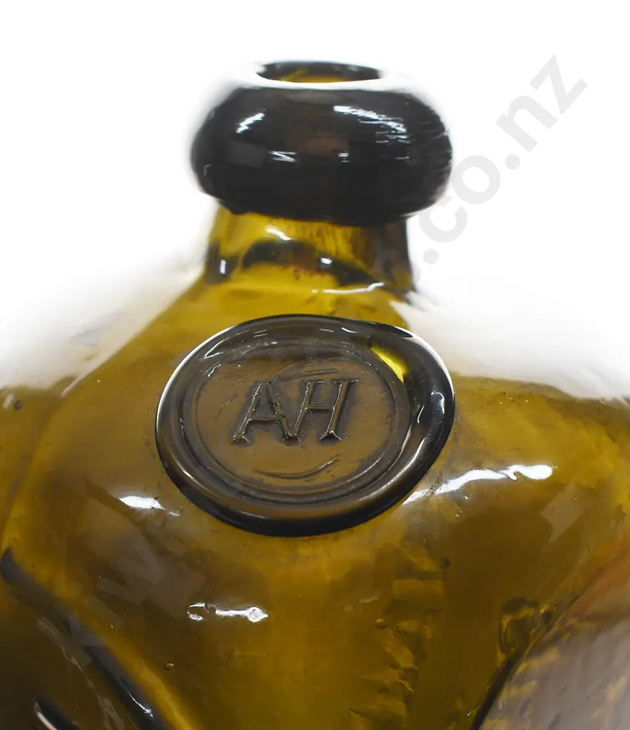 VAN HOBOKEN ROTTERDAM CASE GIN, SHOULDER SEAL Image 1++