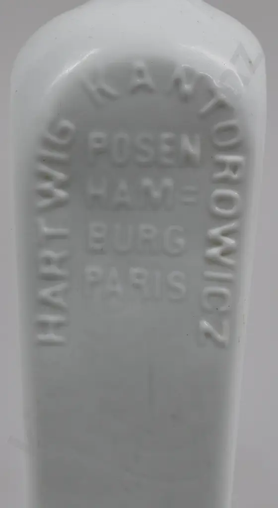 HARTWIG KANTOROWICZ MILK GLASS Image 1++