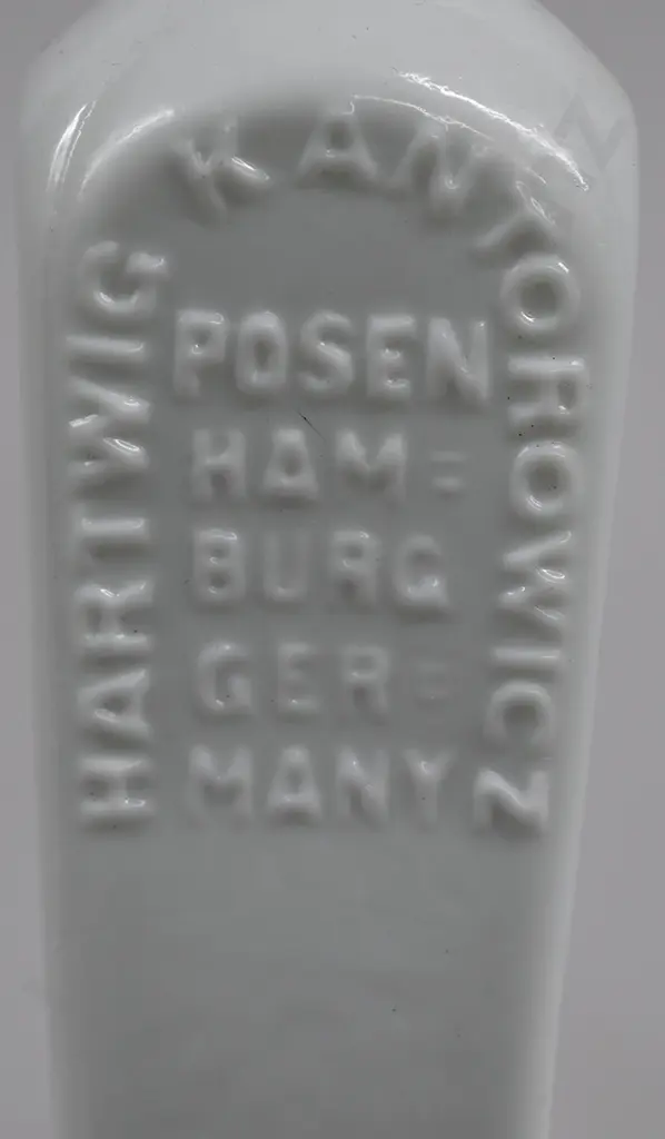 HARTWIG KANTOROWICZ MILK GLASS Image 1++