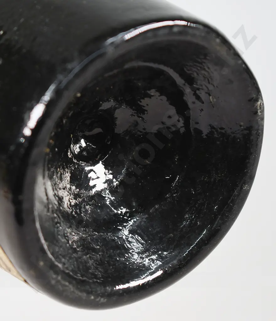 GUINNESS LABEL ON BLACK GLASS BEER Image 1++