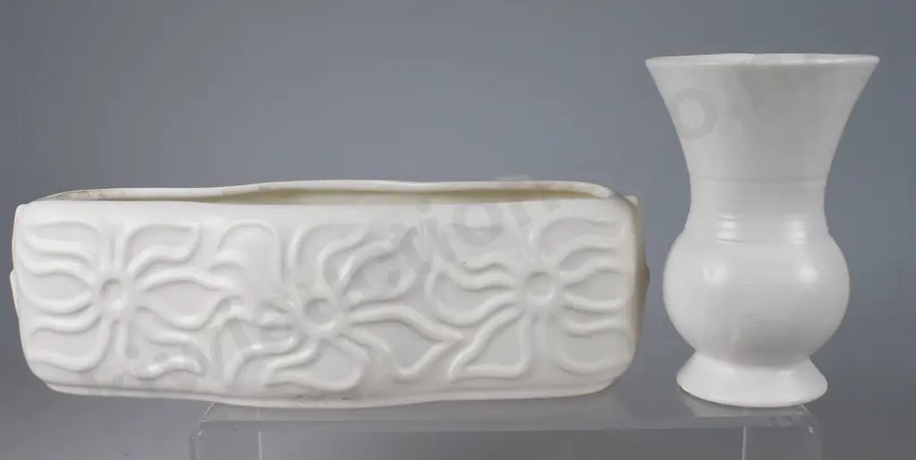 CROWN LYNN WHITE POTTERY MANTLE VASES Image 1++