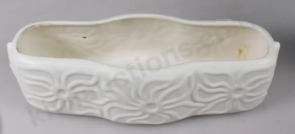 CROWN LYNN WHITE POTTERY MANTLE VASES Image 1++