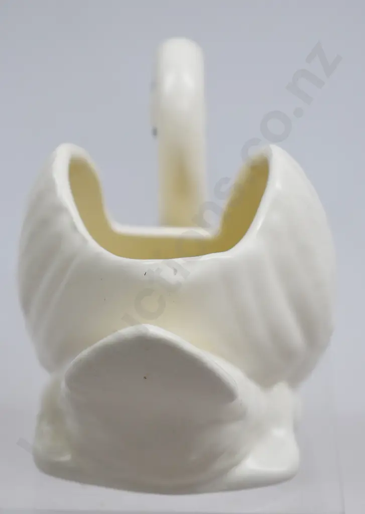 CROWN LYNN SMALL SWAN Image 1++