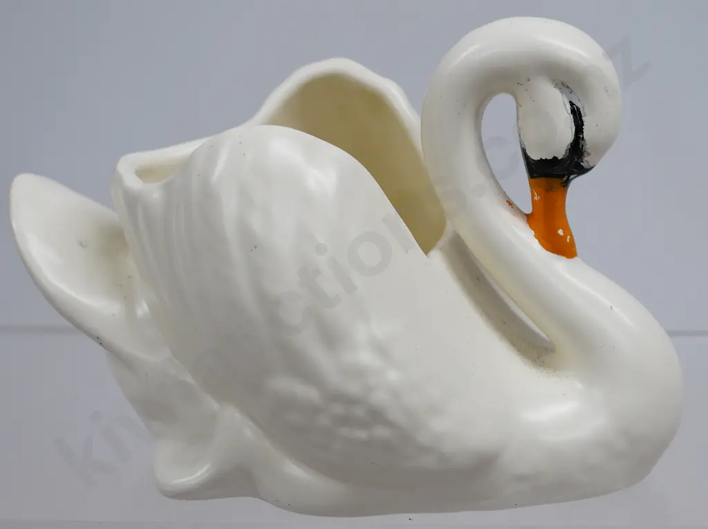 CROWN LYNN SMALL SWAN Image 1++