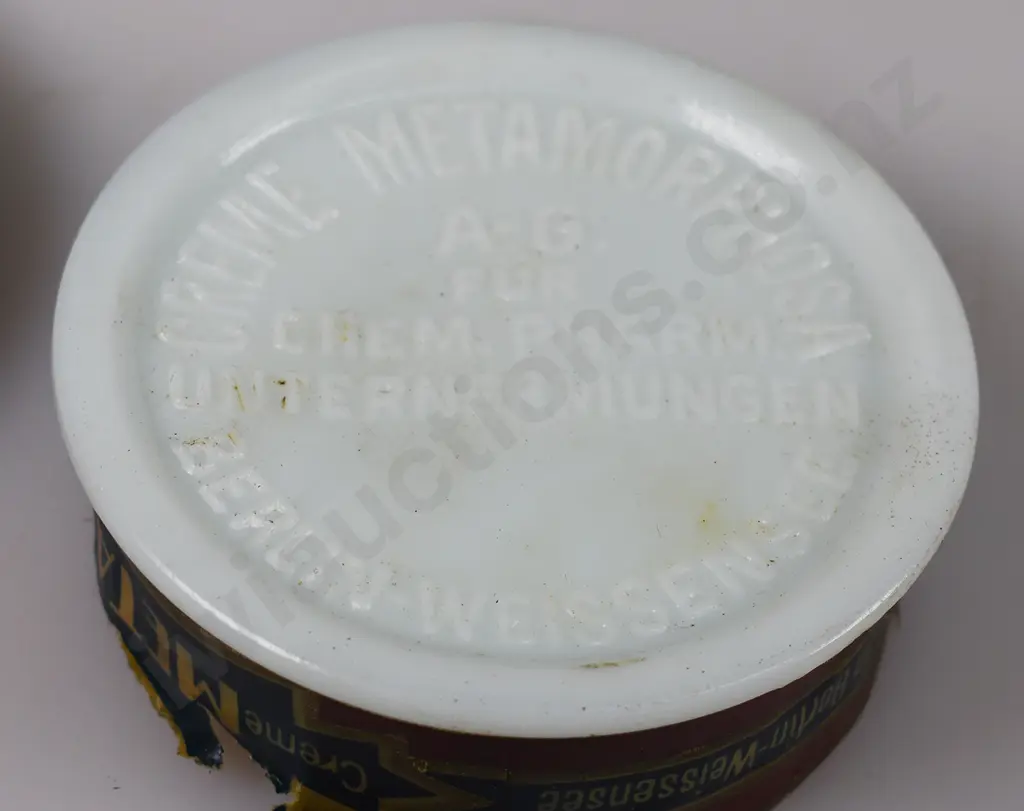 METAMORPHOSA MILK GLASS LID AND BASE Image 1++