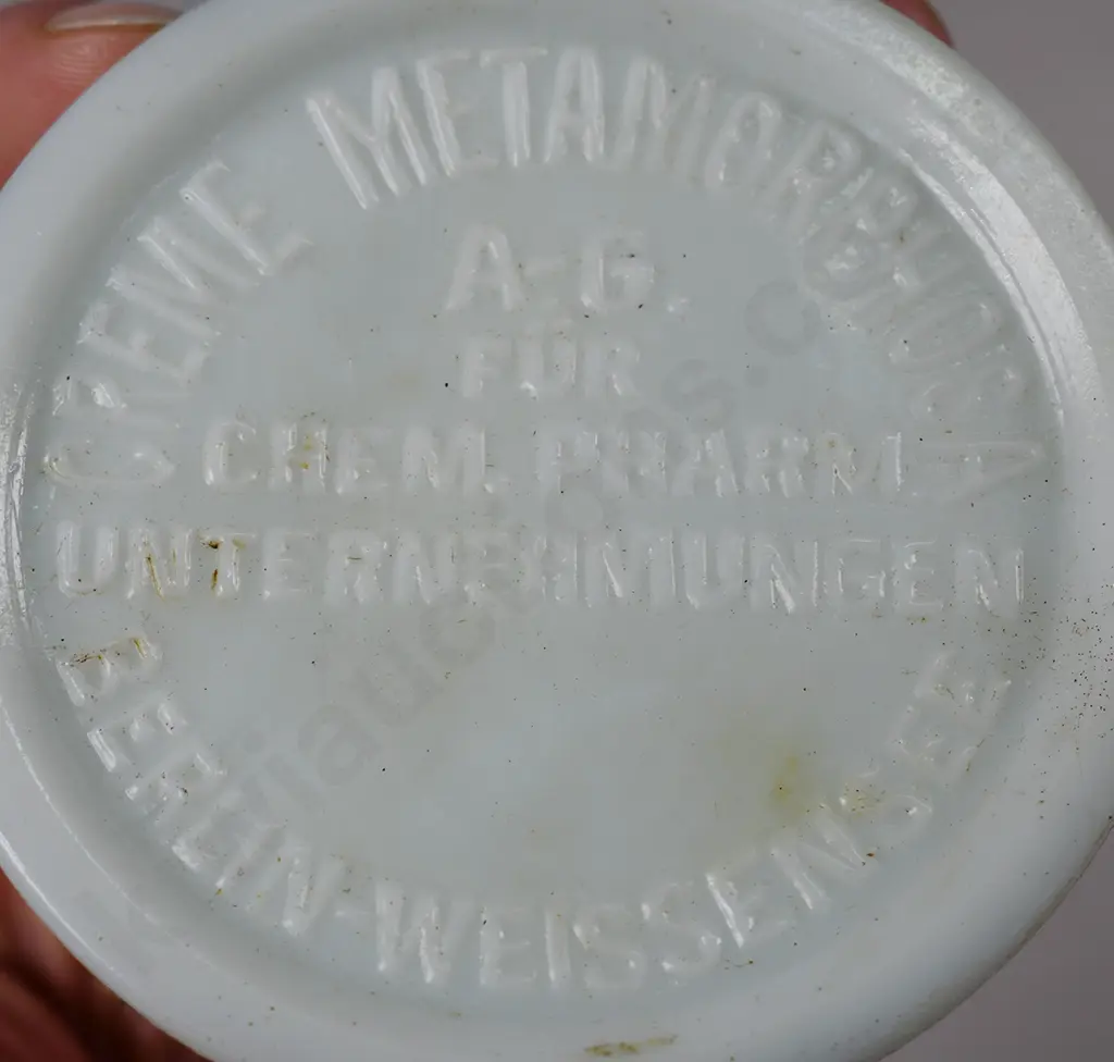 METAMORPHOSA MILK GLASS LID AND BASE Image 1++